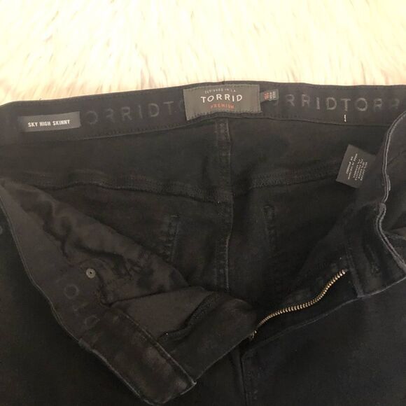 Torrid sky high skinny jeans 16S black distressed - Picture 4 of 8